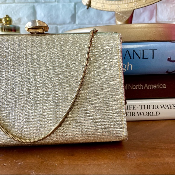 SOLD Vintage 1950s Lamè Fabric Clutch Bag Gold Tone Frame + Faux Pearl Shell - Picture 4 of 14